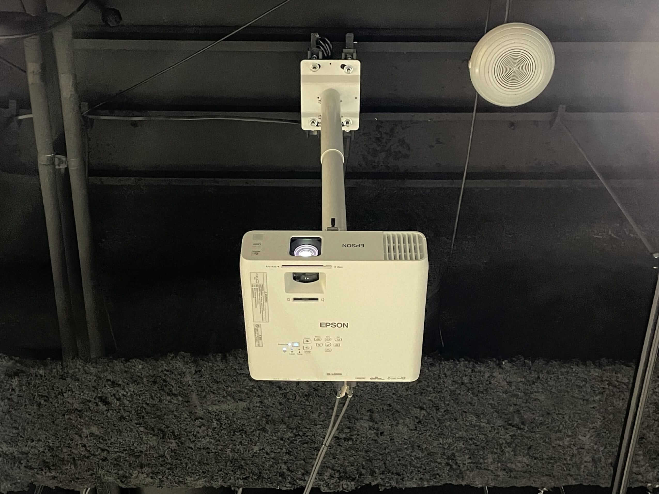 EPSONビジネスプロジェクター　EB-L200W